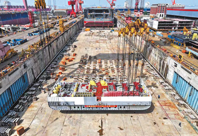 华信平台：第二艘国产大型邮轮下坞搭载总装（记录中国）